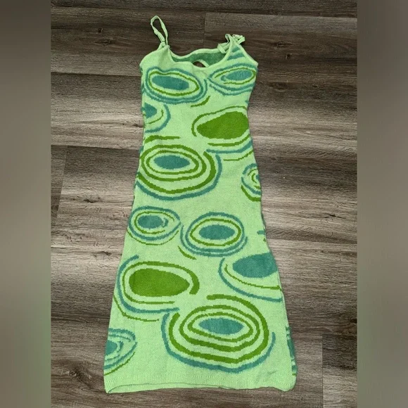 Green dress with cutouts - Picture 1 of 3